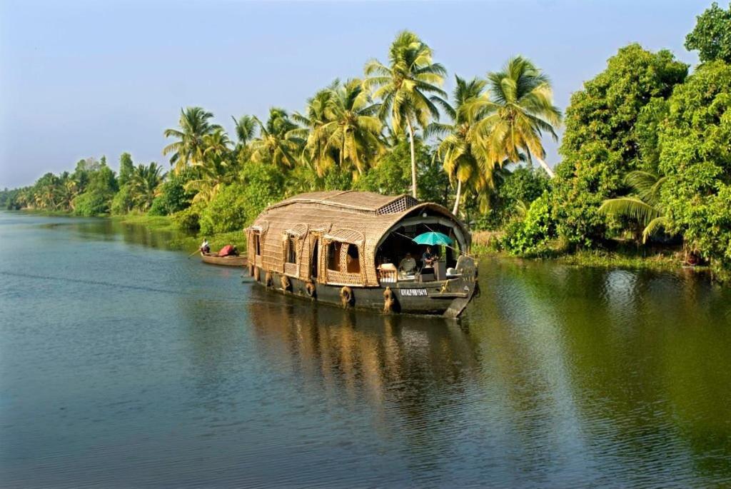Kalappura Houseboats & Tours - B&B