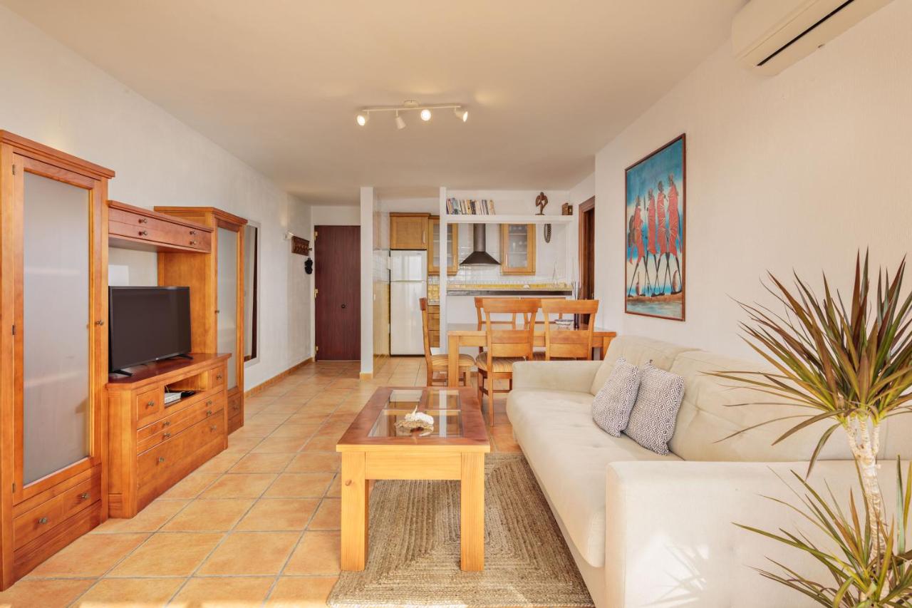 Sunny Beach Apartment - B&B Estepona