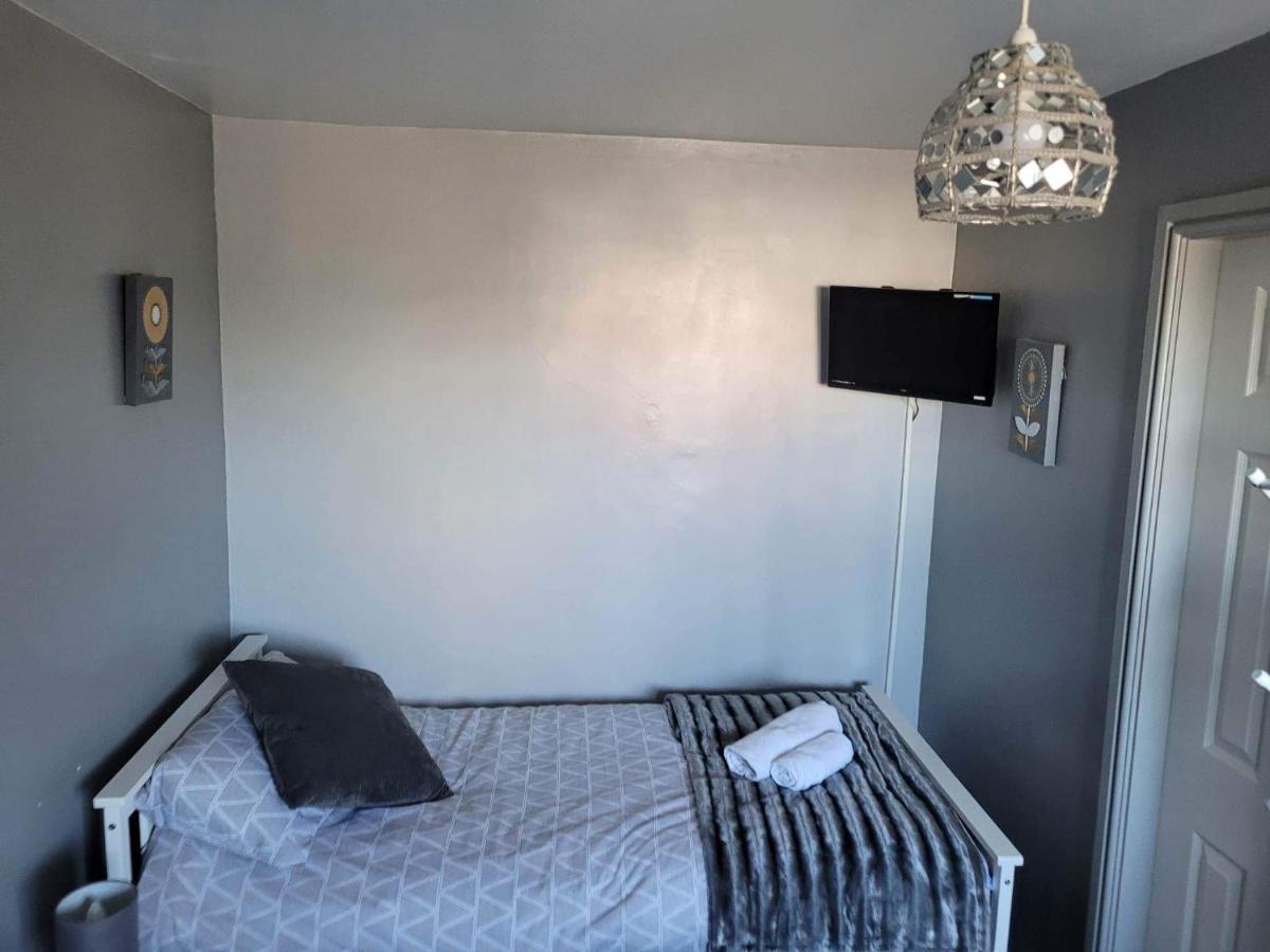 Small Twin room no pets room 6