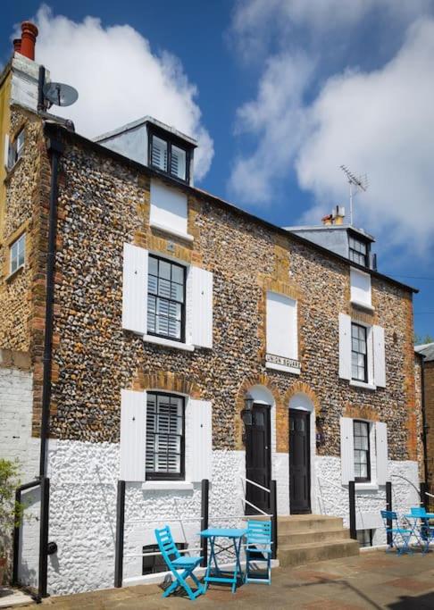 Sandpiper Cottage By The Sea. Broadstairs. - B&B