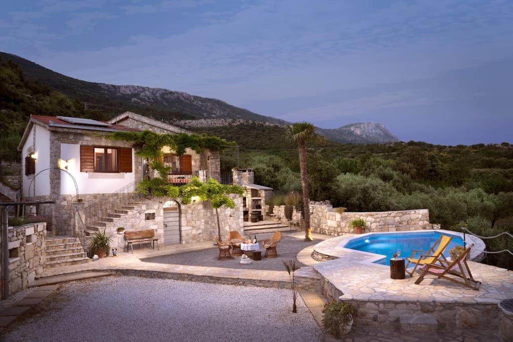 Stone house Angelo - Peace oasis with pool - B&B
