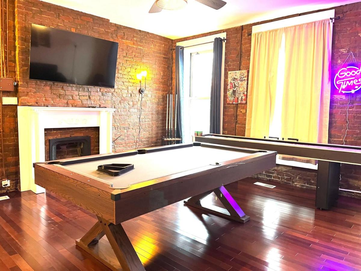 B&B Louisville - Downtown Loft Sleeps 16 - Pool Table Shuffleboard - Bed and Breakfast Louisville