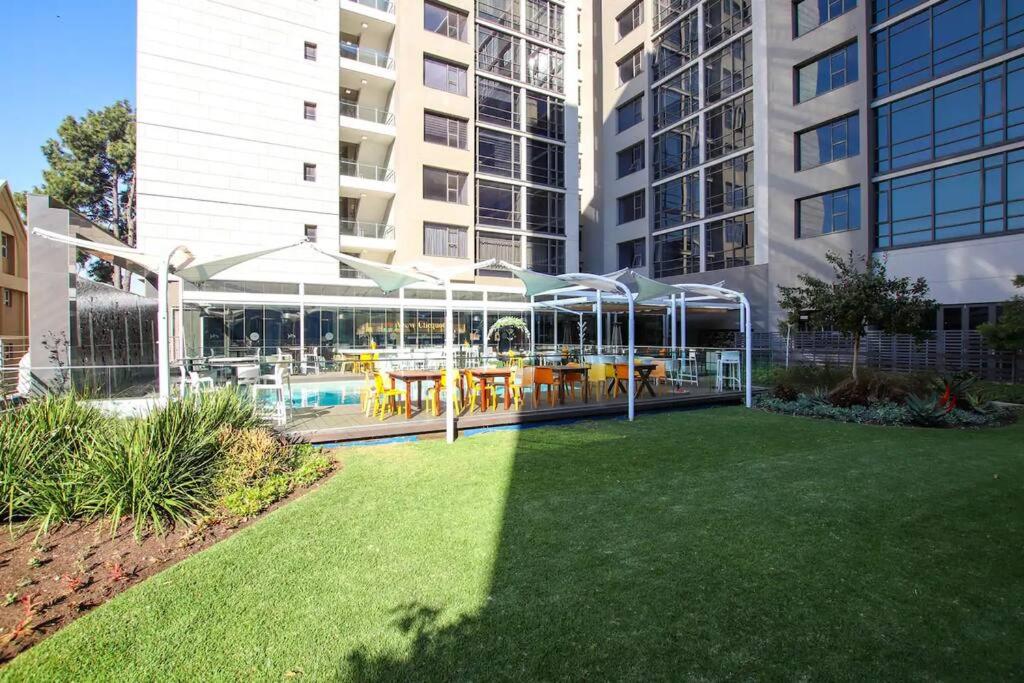 Luxury 2bed with city Lifestyle - B&B Johannesburg