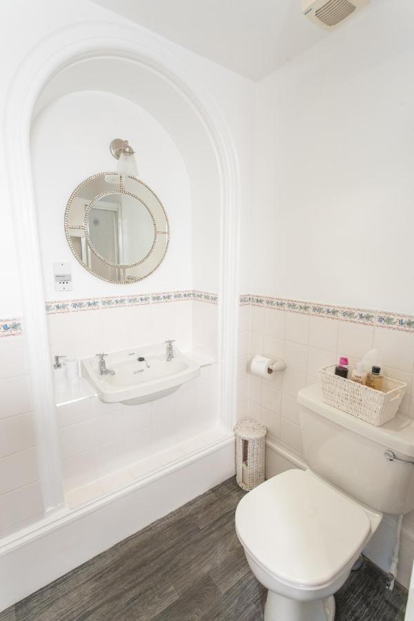 3 Bedroom villa attached to Host home free parking - B&B