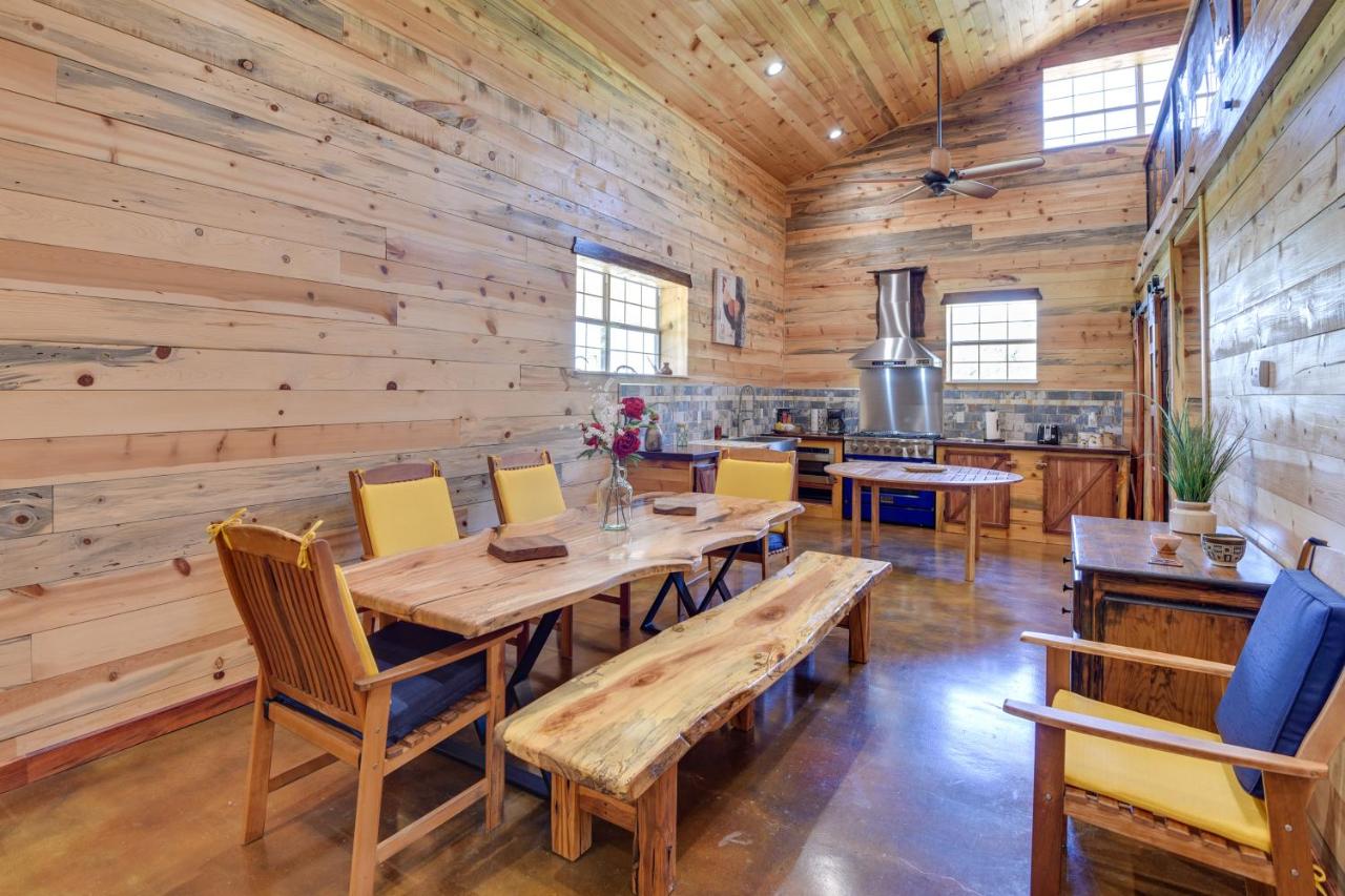 Early Cabin with Deck about 20 Mi to Lake Brownwood! - B&B Early