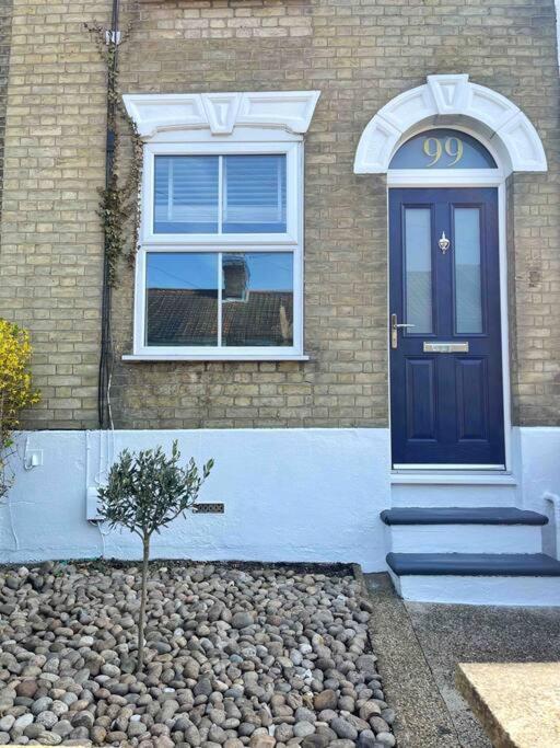 Family Friendly House in Norwich with Parking - Chambres d’hôtes Norwich