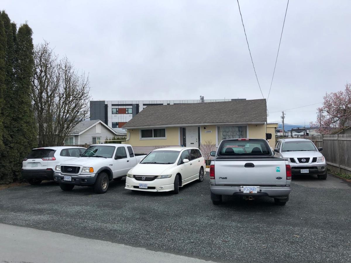 Shady Willow Guest House - SMALL Private Units for Tourists & Travellers - B&B Chilliwack