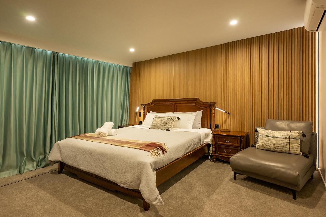 One-Bedroom King Room