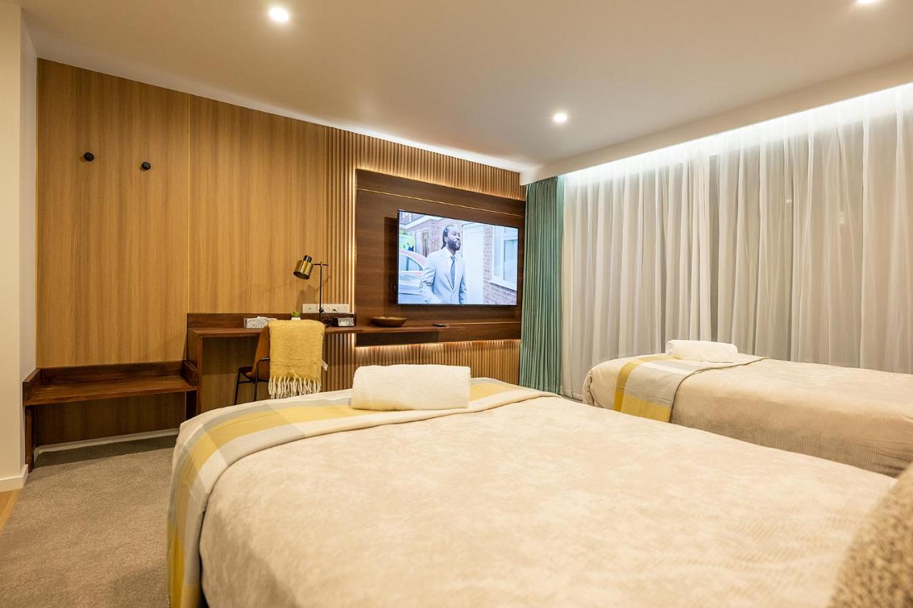 One-Bedroom Twin Room