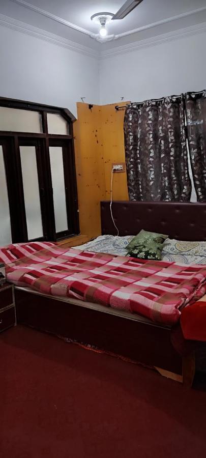 B&B Srinagar - Little Kashmir Home Stay - Bed and Breakfast Srinagar