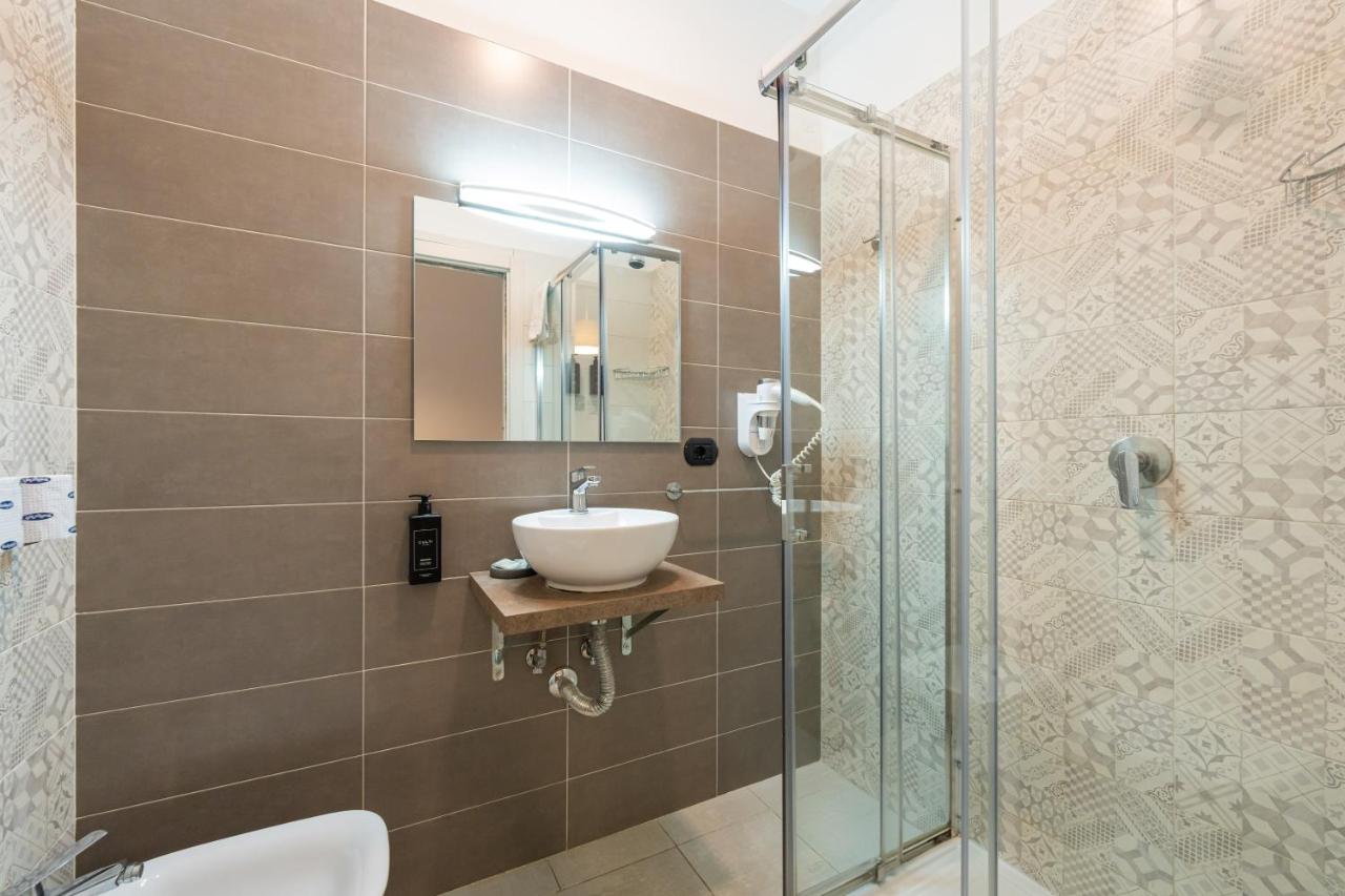 Deluxe Double Room with Shower