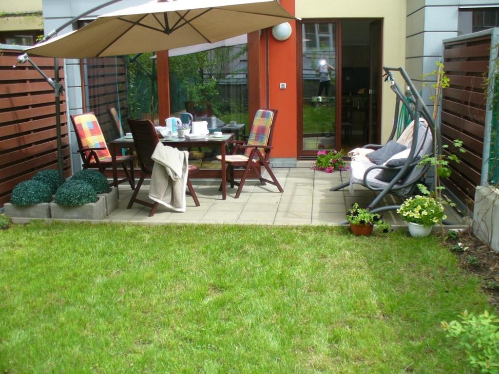 Garden apartment with garage in central Prague - Bed and Breakfast Praag