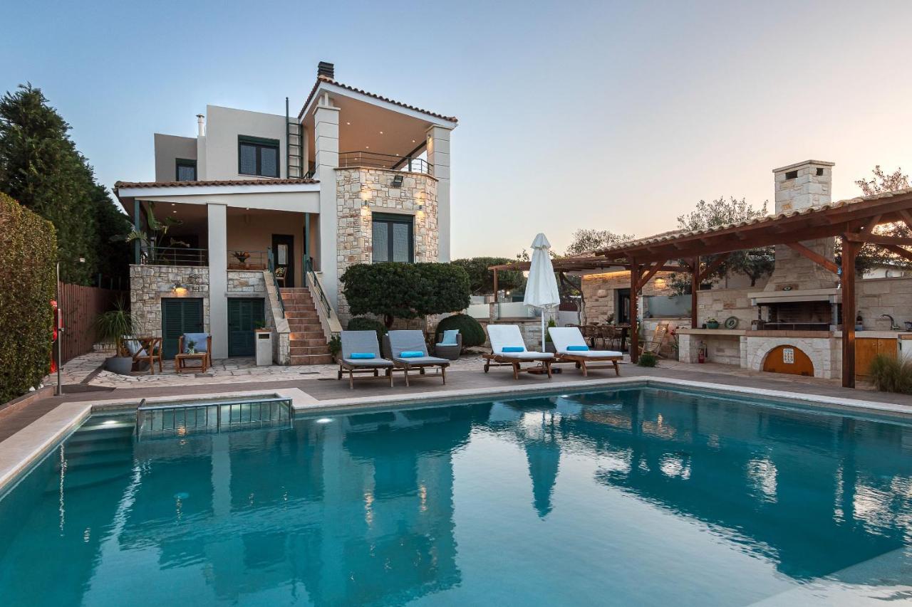Villa de 4 dormitorios con piscina privada