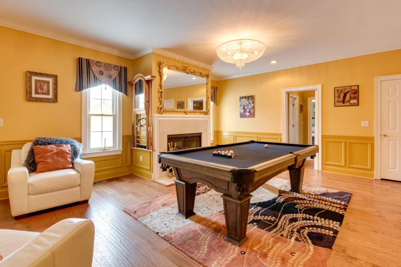 Douglasville Lake Home with Private Pool and Gazebo! - Chambres d’hôtes