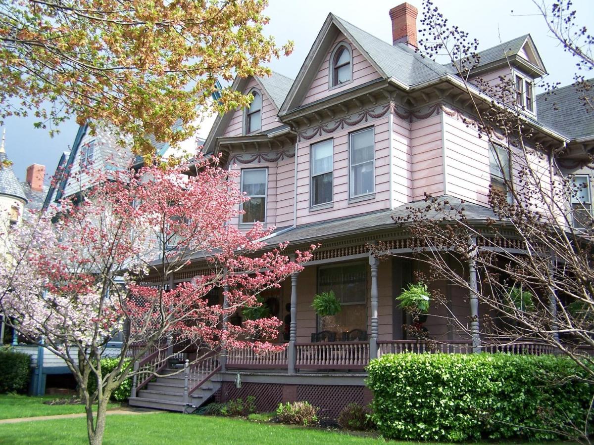Hollerstown Hill Bed and Breakfast - Bed and Breakfast