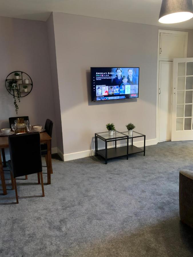 B&B Newcastle upon Tyne - Heaton-Beautiful 3 Double Bedrooms Sleeps 6 Free Parking and Wifi - Bed and Breakfast Newcastle upon Tyne