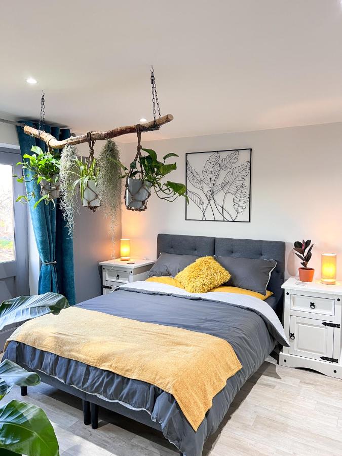 Aplanty Studio in the Orchard - B&B