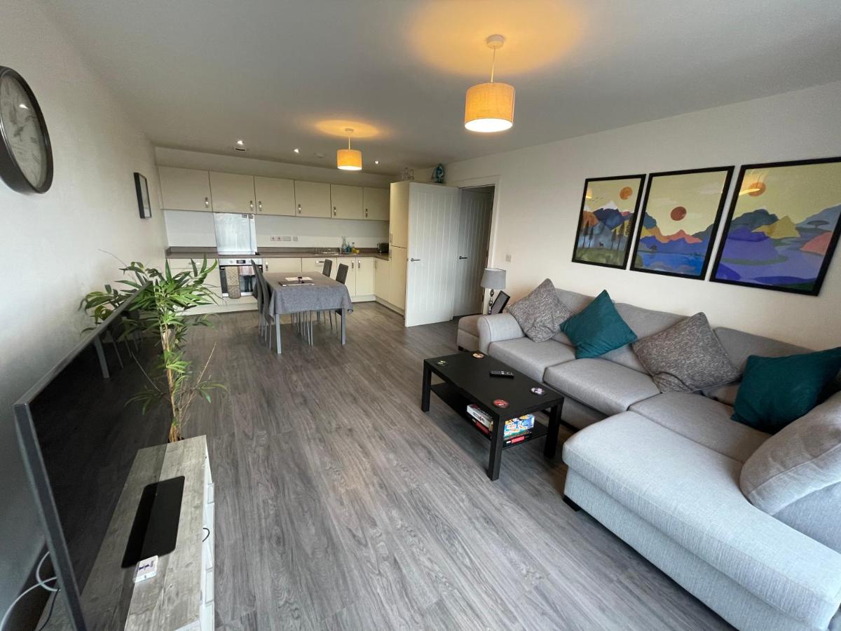 Balcony Marina Apartment With City Skyline Views - Free Secure Parking - Chambres d'hôtes Manchester