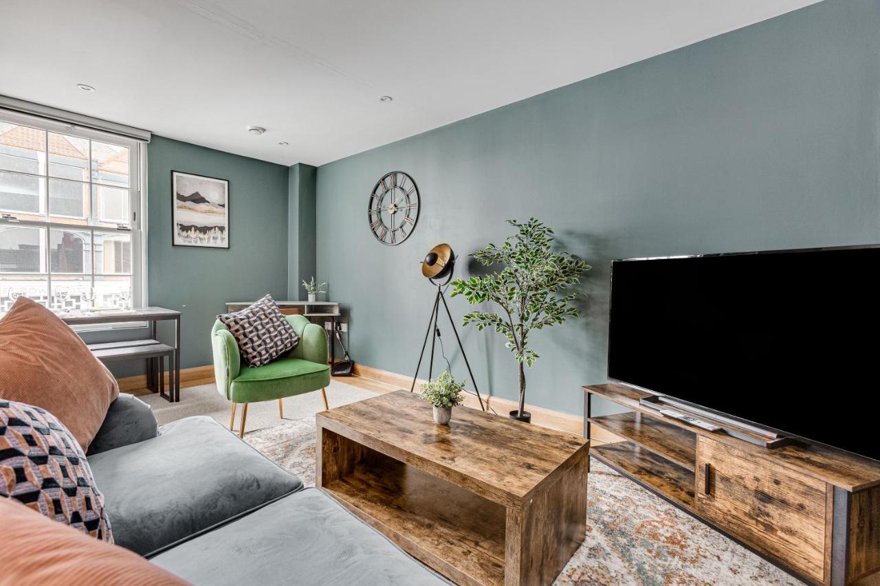 Homely 2 beds apt up to 5 Guests-Wifi by Tent Serviced Apartments - B&B