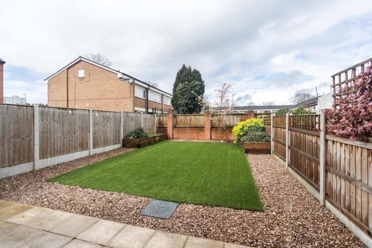 4 Bedroom, 3 Bathroom Home Walking Distance to Manchester City Centre - Chambres d'hôtes Manchester