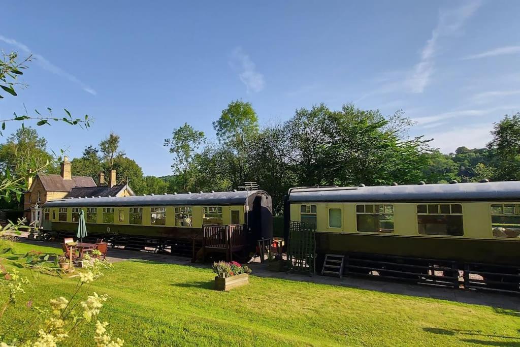 B&B Telford - Carriage 2 - Coalport Station Holidays - Bed and Breakfast Telford