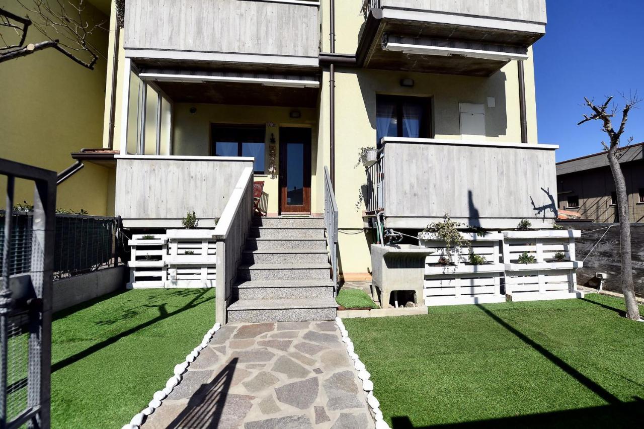 Evergreen -Vicino al mare- Wifi -Ampio Giardino- - B&B
