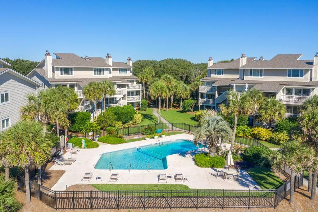 B&B Isle of Palms - Seagrove Villa 5B - Oceanside Villa in the Trees - Bed and Breakfast Isle of Palms