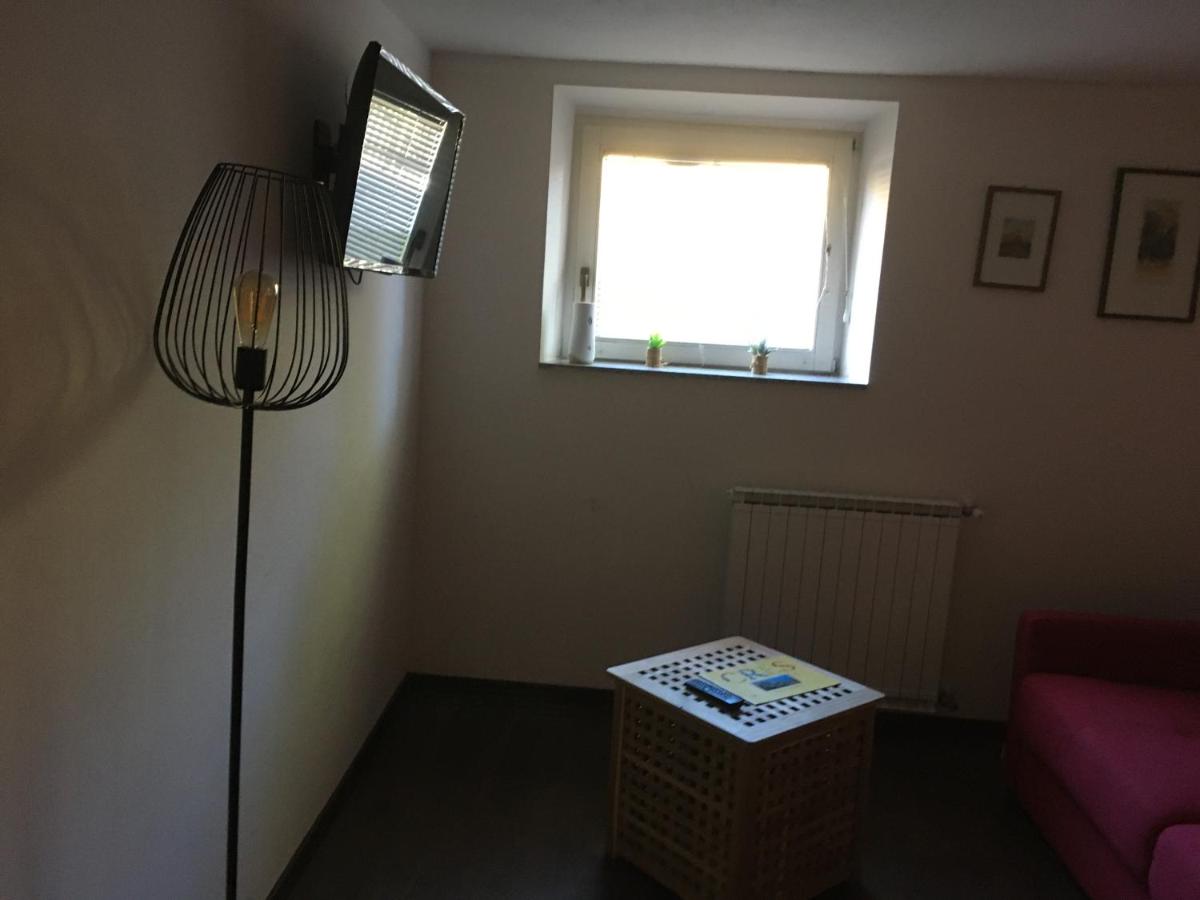 One-Bedroom Apartment (semi-basement)