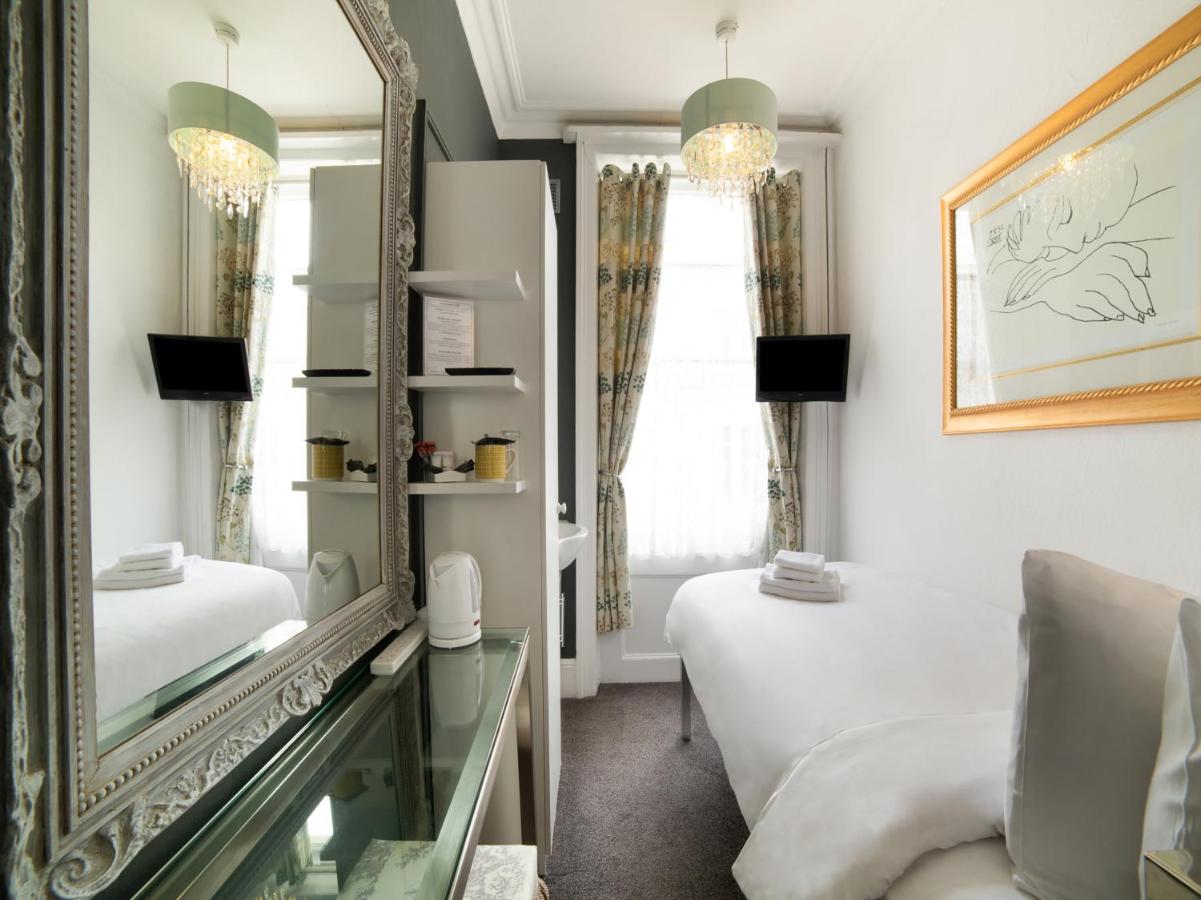 Single Room with Shared Toilet