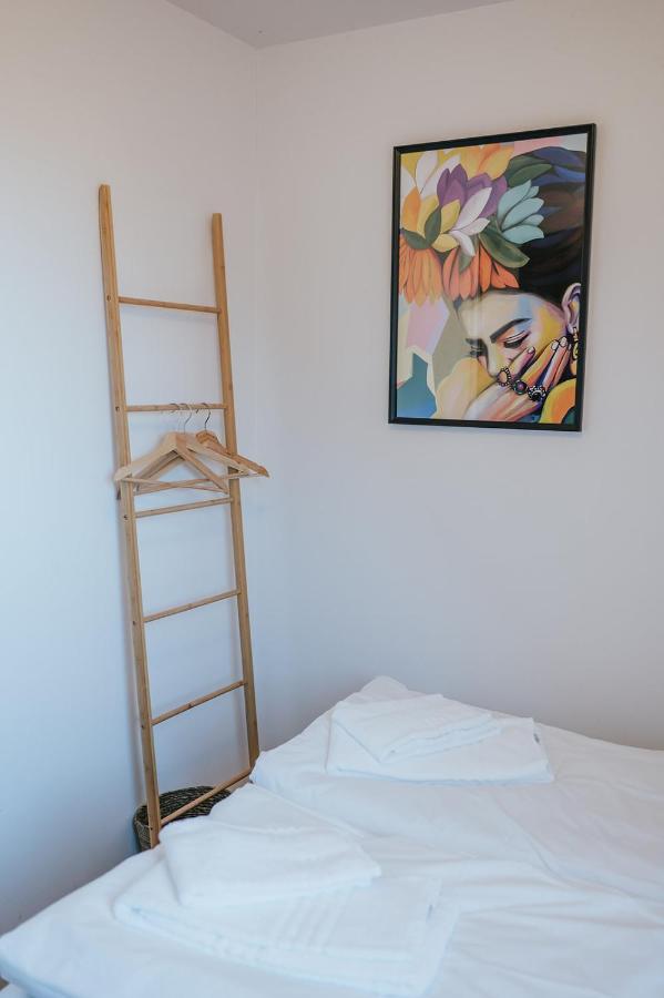 Camera Matrimoniale con Bagno in Comune 