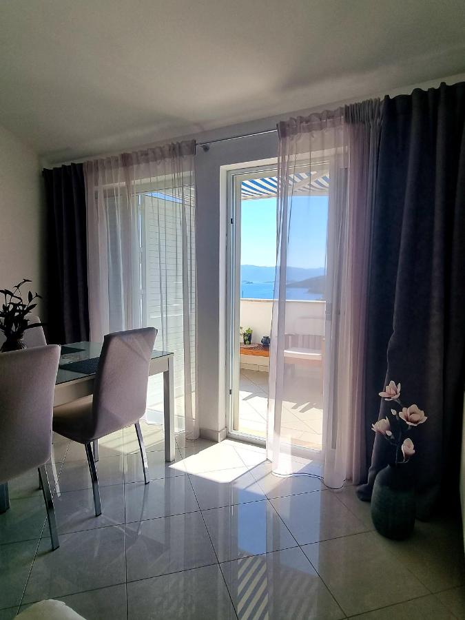 Attic apartment, Korčula - B&B