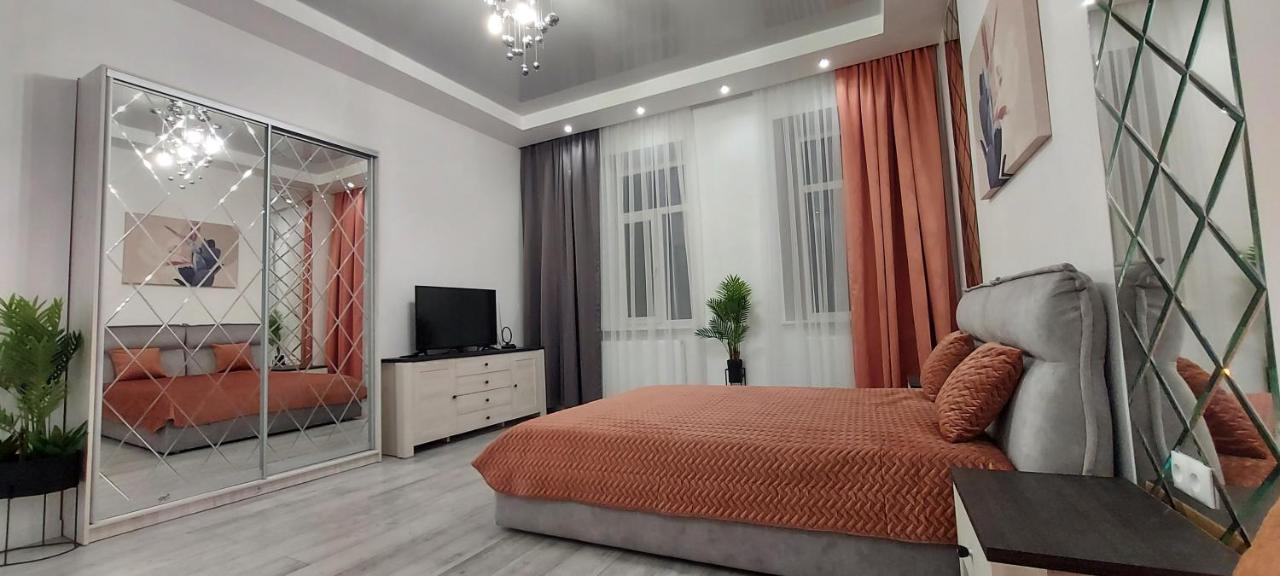 1 Bedroom Apartment on B. Khmelnytskogho - centre - B&B