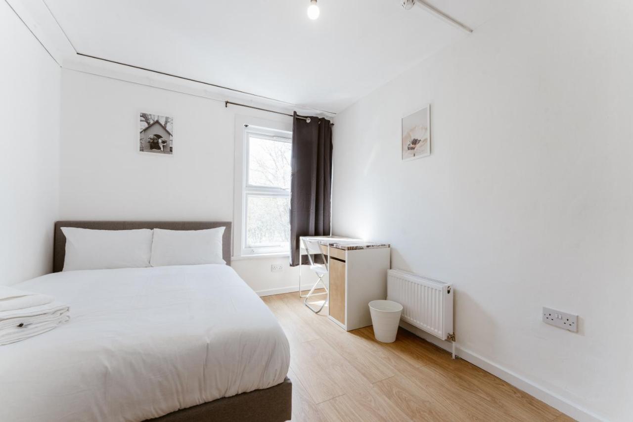 B&B London - Mile End Double Rooms 27 Guest house - Bed and Breakfast London