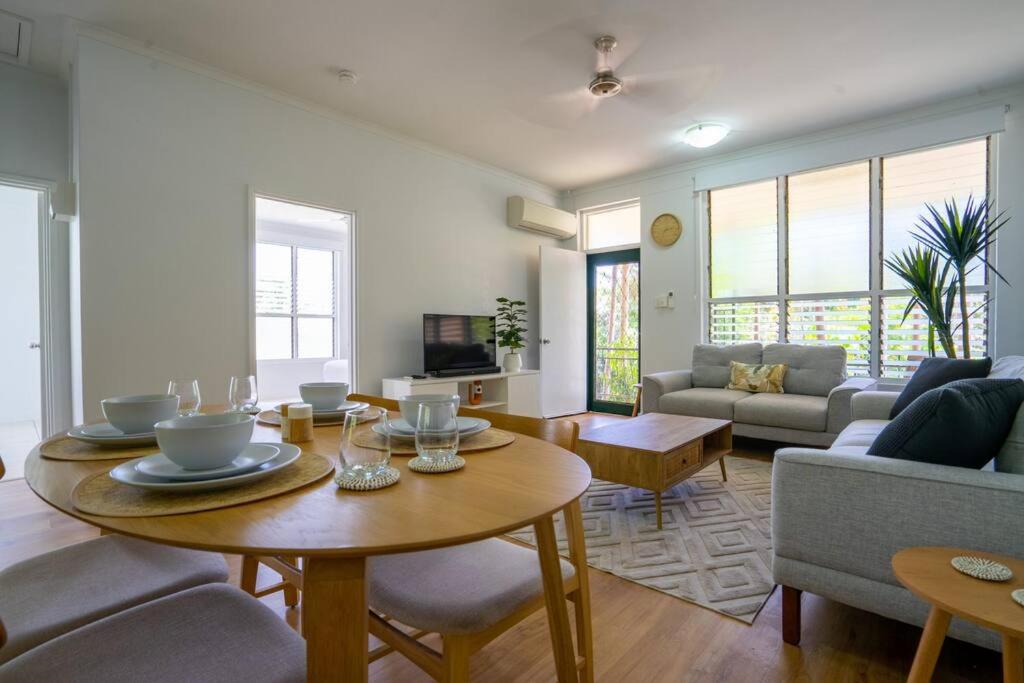 B&B Nightcliff - Nightcliff Retreat: Stylish 2BR Apt Near Foreshore - Bed and Breakfast Nightcliff