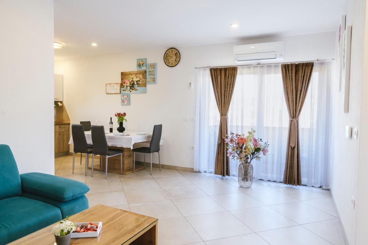 Apartments Mirela - B&B Capodistria