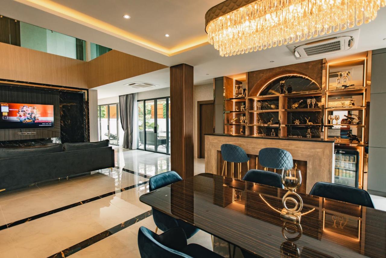 Astro Luxury: Ultra Luxury 4 Beds Pool Villa - Ferienwohnung