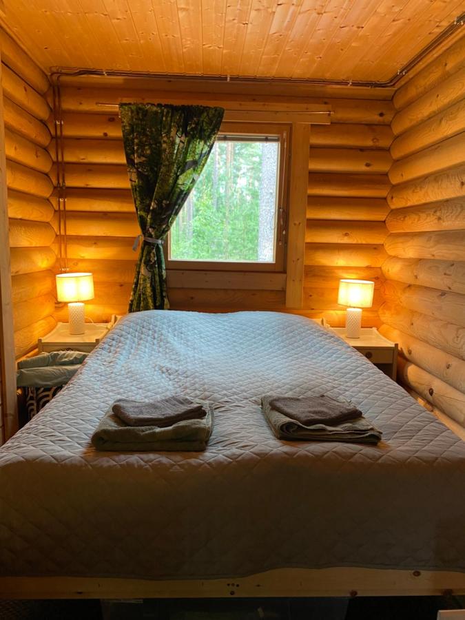 Mökki saunalla mäntymetsässä - B&B Forssa