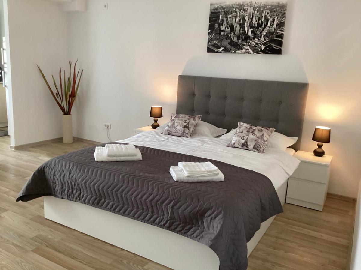 Bucharest Airport Henri Coanda & Therme-SELF CHECK-IN - B&B Otopeni