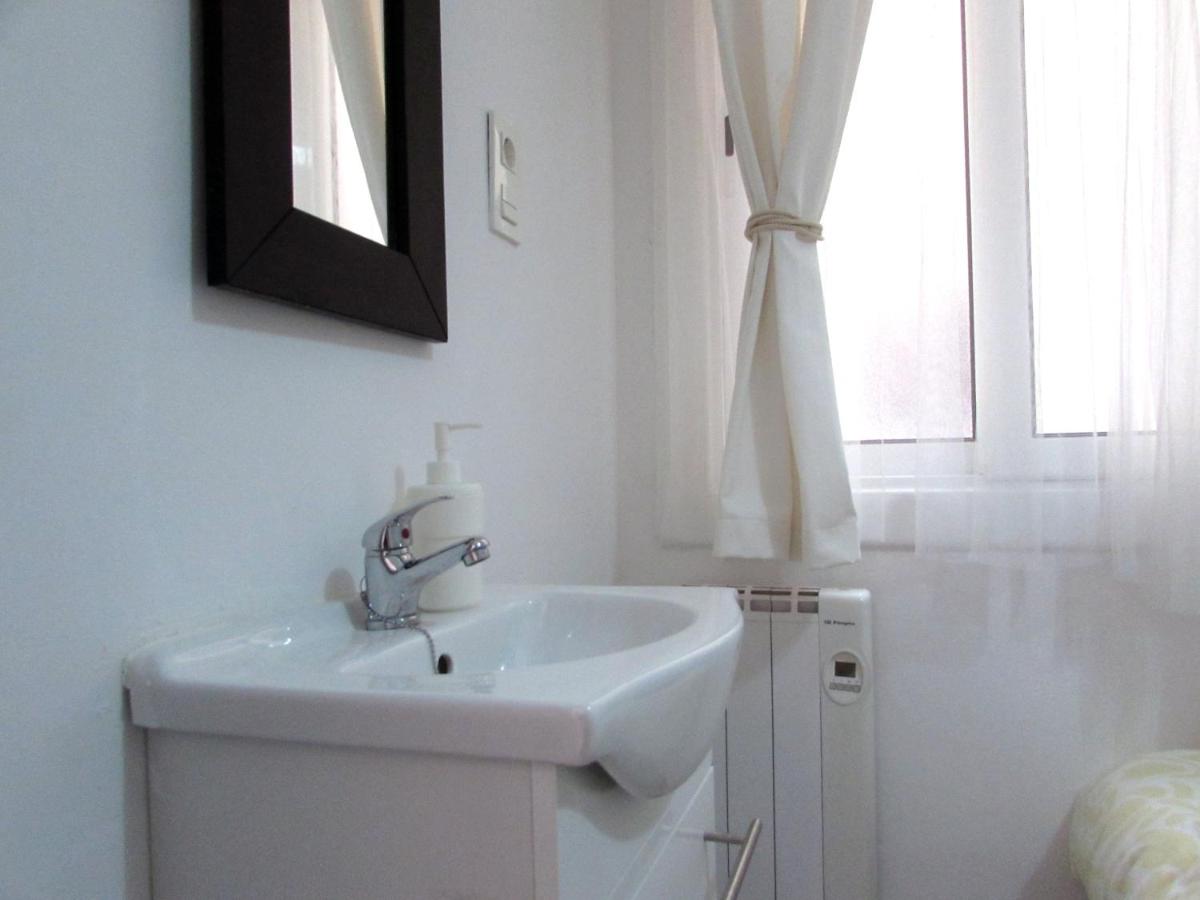 Single Room with Shared Bathroom