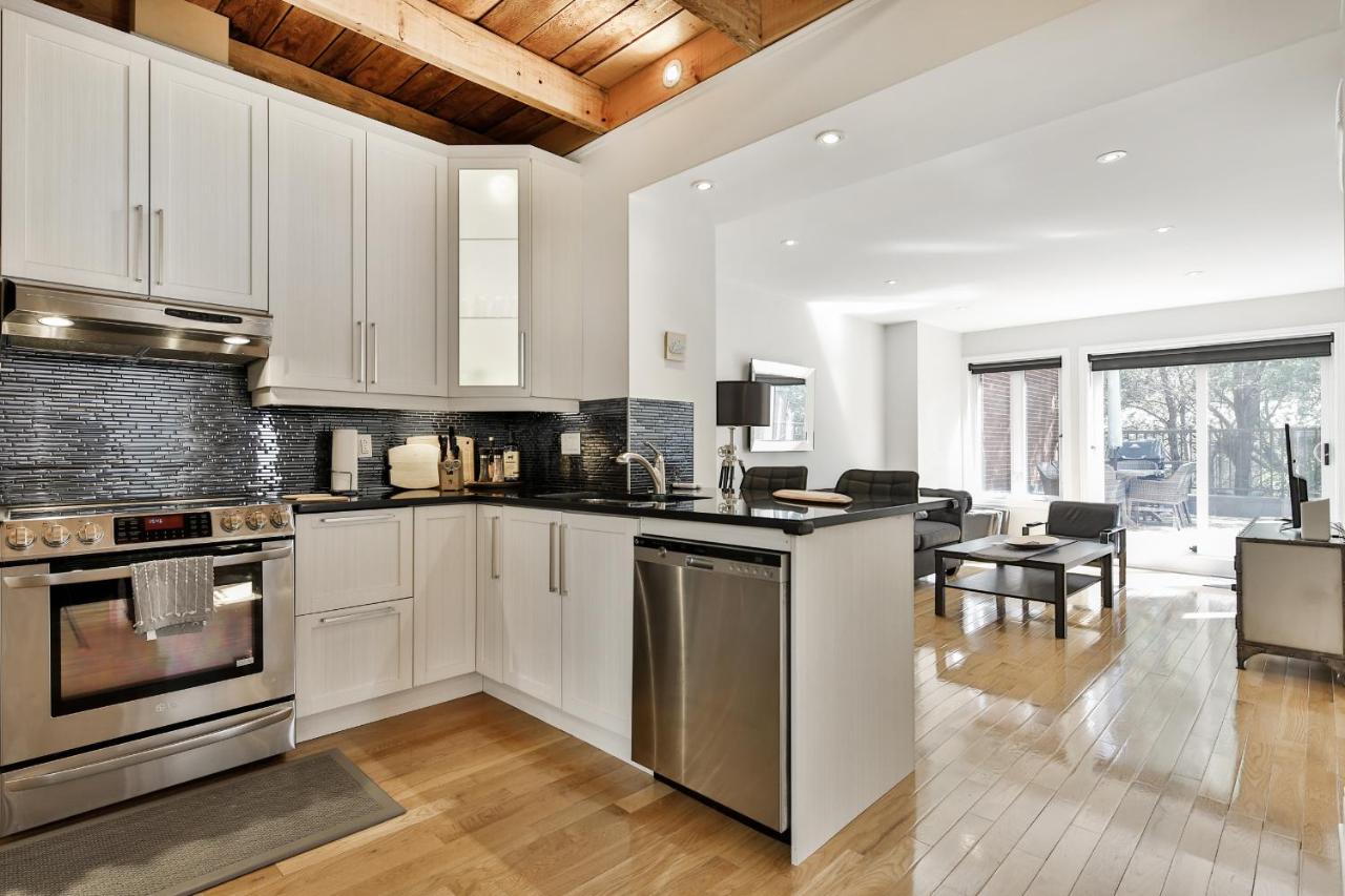 STUNNING full APARTMENTS - stocked KITCHENS - WASHER & DRYERS - WORKSPACE PROVIDED - FAST WIFI - LOCATED on the FAMOUS ST Denis street - Near METRO MONT ROYAL - B&B Montreal