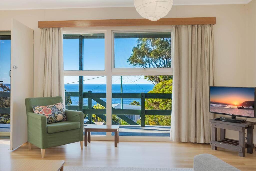 B&B Pambula Beach - Sea Home With a View at Pambula Beach-Pet Friendly - Bed and Breakfast Pambula Beach