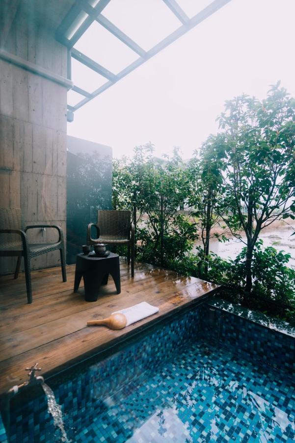 Vierbettzimmer mit Badewanne