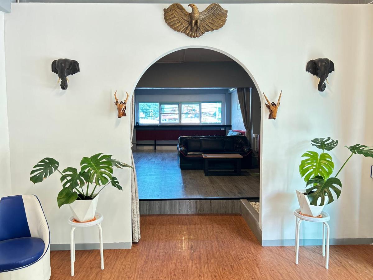 One-Bedroom Apartment (1st FL)
