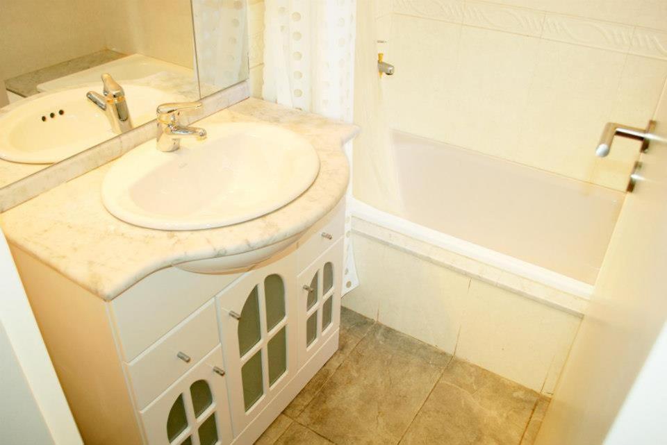 Studio Apartment with Patio (1 Adult)