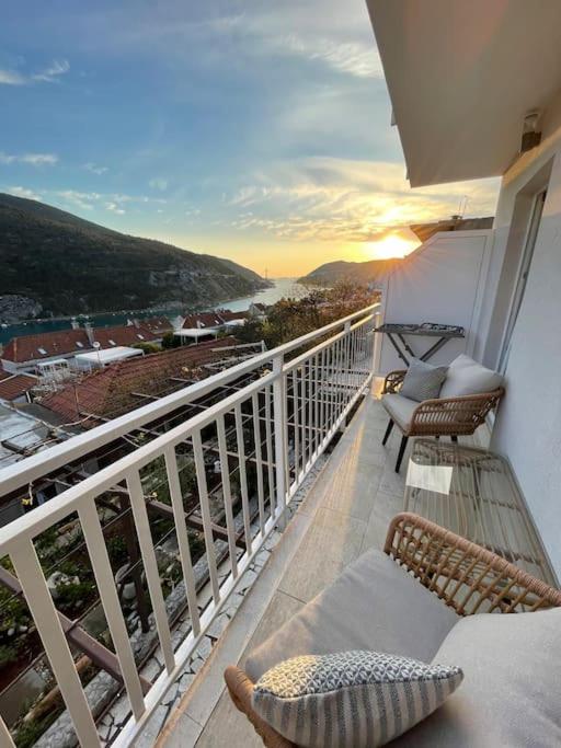 B&B Dračevo Selo - Beautiful apartment with balcony & sea view - Bed and Breakfast Dračevo Selo