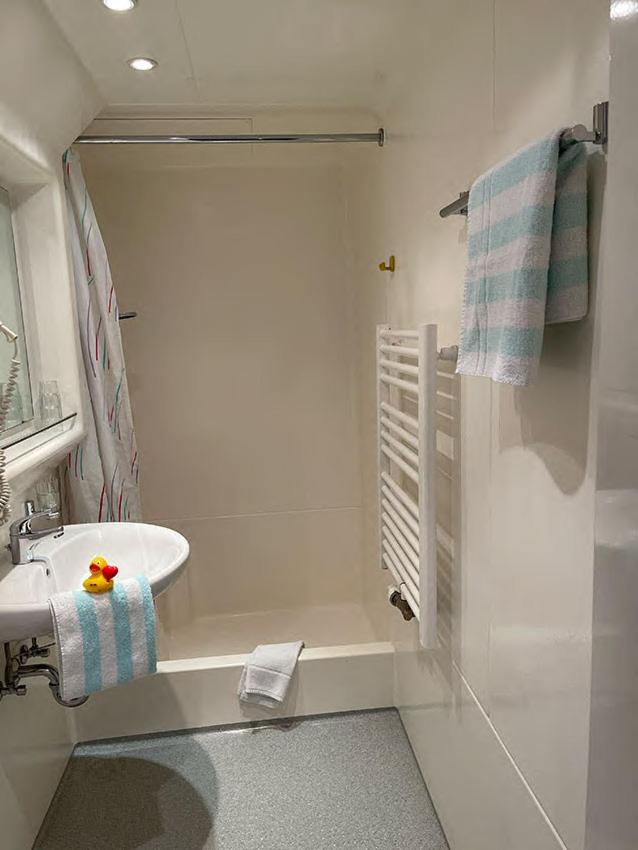 Twin Room with Shower