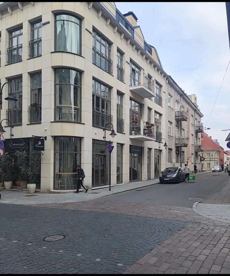 HaPPy Inn ArkA the heart of Old Town, Self-Check-in, A-C, Car-Parking, Balkony - Chambres d'hôtes Vilnius