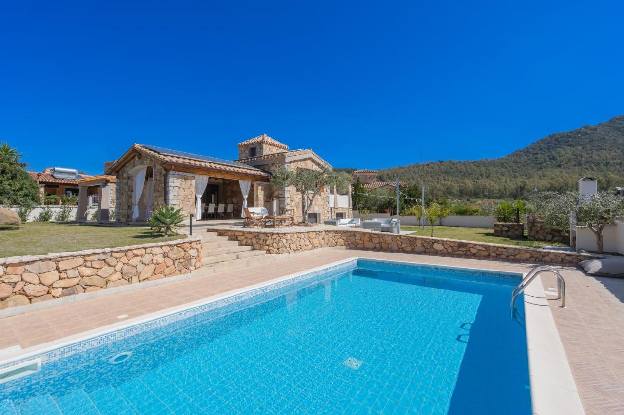 DOMUS VILLA LORY Castiadas Cala Sinzias beach with swimming pool - Ferienwohnung Castiadas