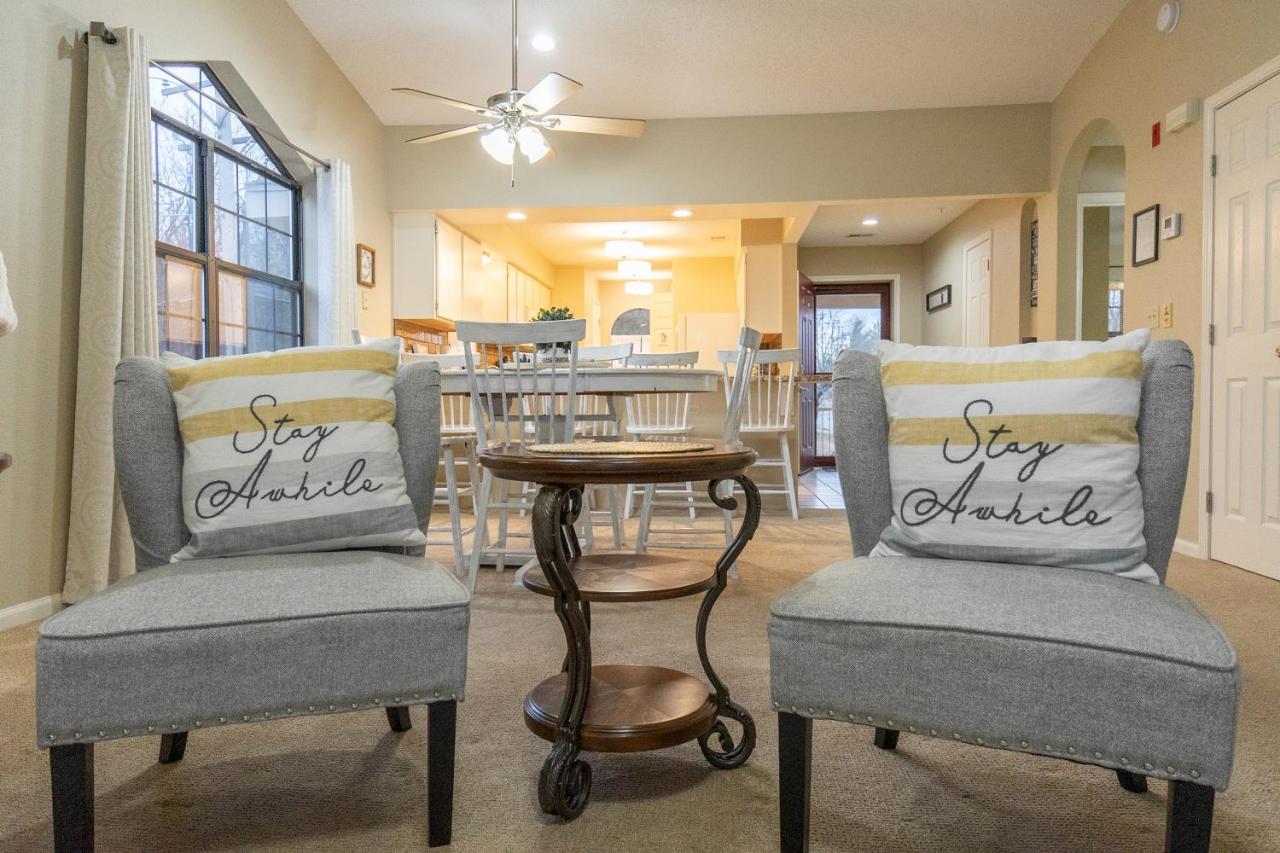 2BR Penthouse Condo - 2 Pools - Close to the Strip - Stairs Required - FREE TICKETS INCLUDED - FHC-24 - B&B Branson