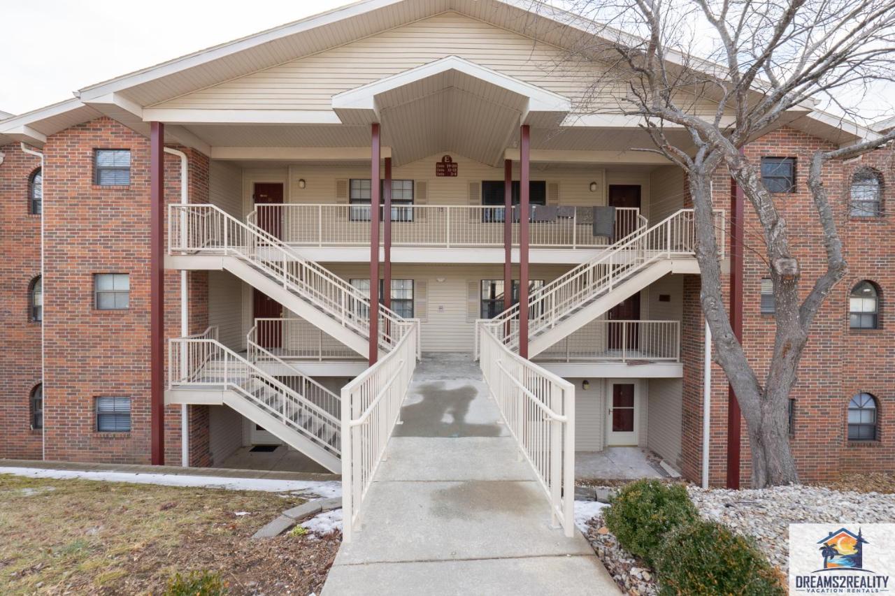 2BR Updated Condo - Close to the Strip - Stairs Required - 2 Pools - FREE TICKETS INCLUDED - FHE-3 - B&B
